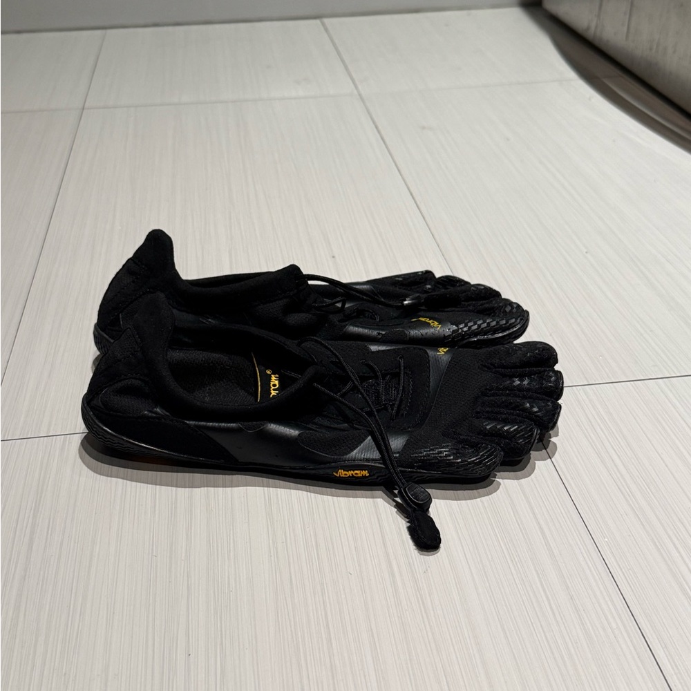 Vibram Black Toe Shoes